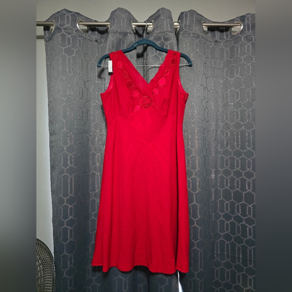 Elegant Red Sleeveless Dress
